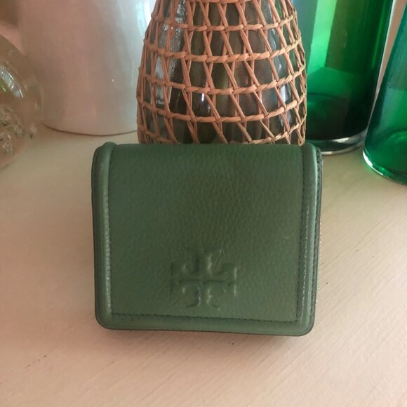 Tory Burch Thea Mini Pebbled Leather Bifold Wallet - Picture 2 of 11